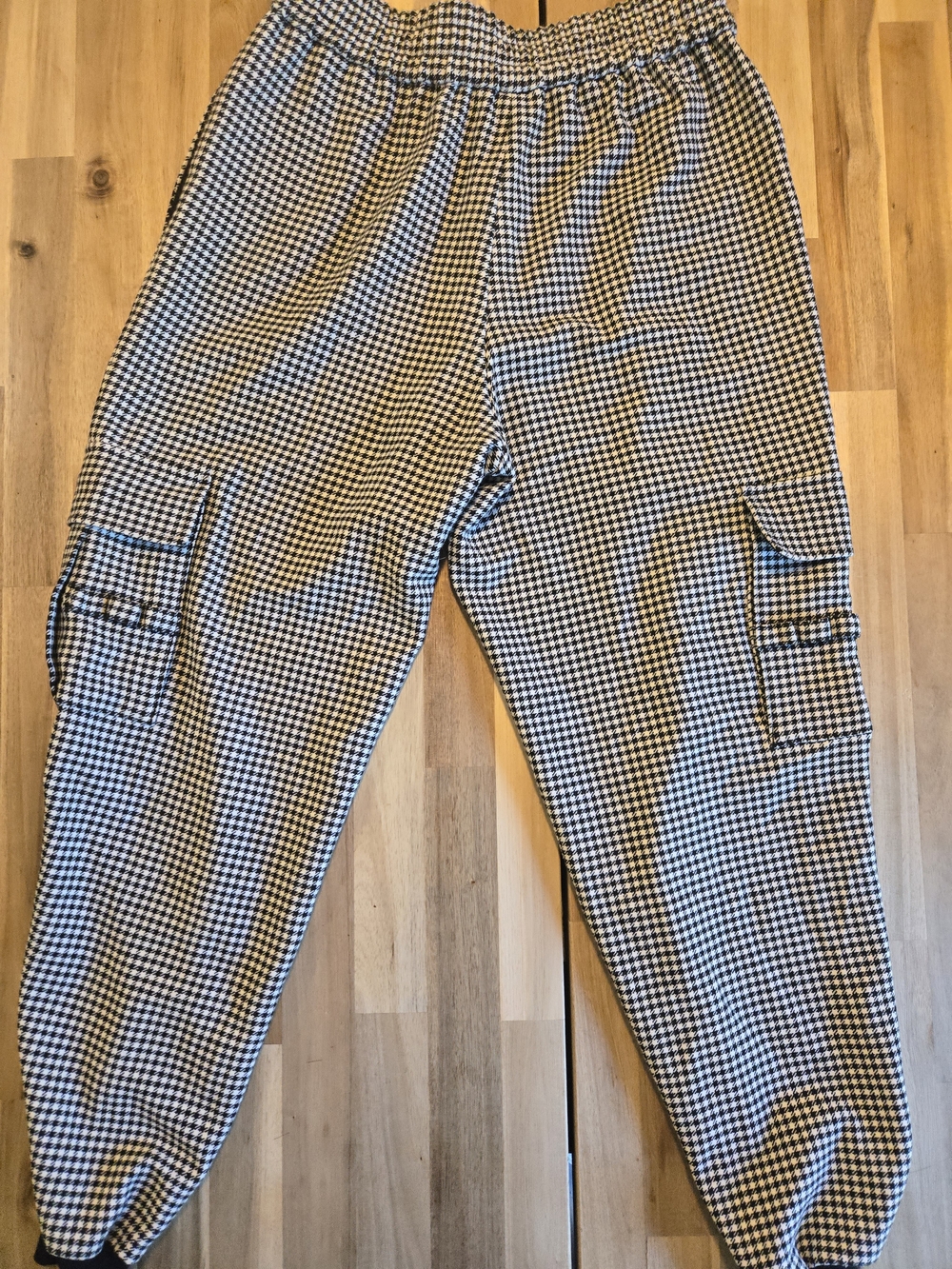 Alice + Olivia Black and White Houndstooth Cargo Joggers - Picture 7 of 10